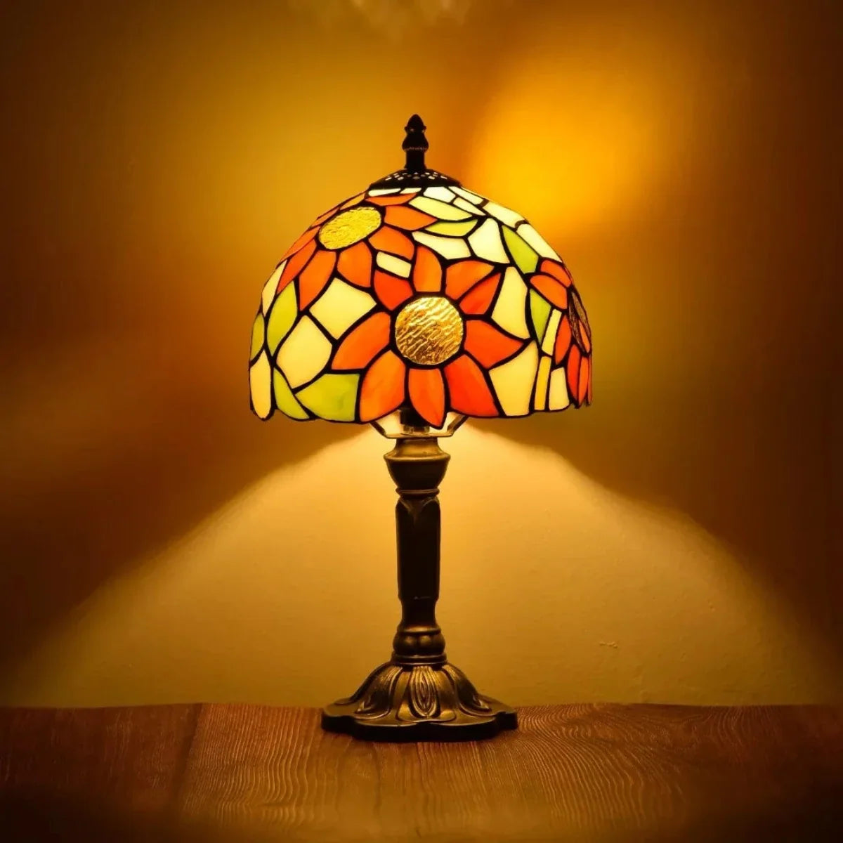 Stained glass table lamp, tiffany style, view 2